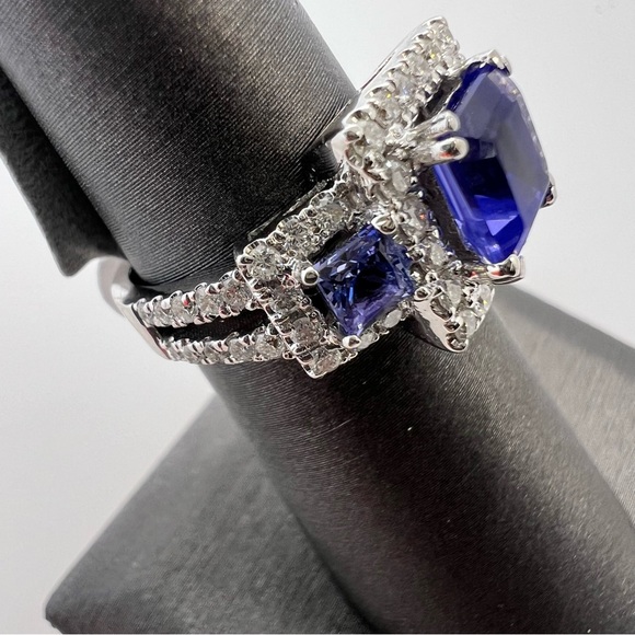 14k White Gold Diamond & Tanzanite Ring - Picture 3 of 8